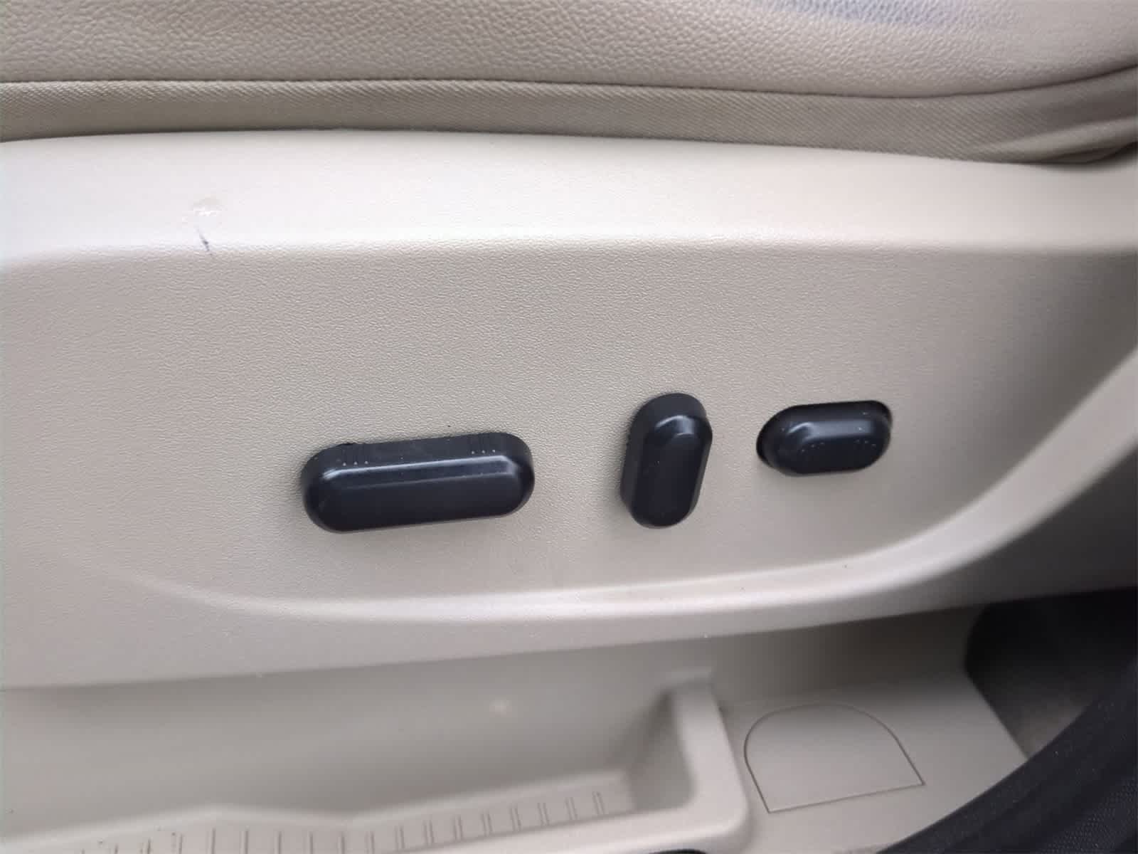 Thumbnail: 2014 Ford Escape - 16