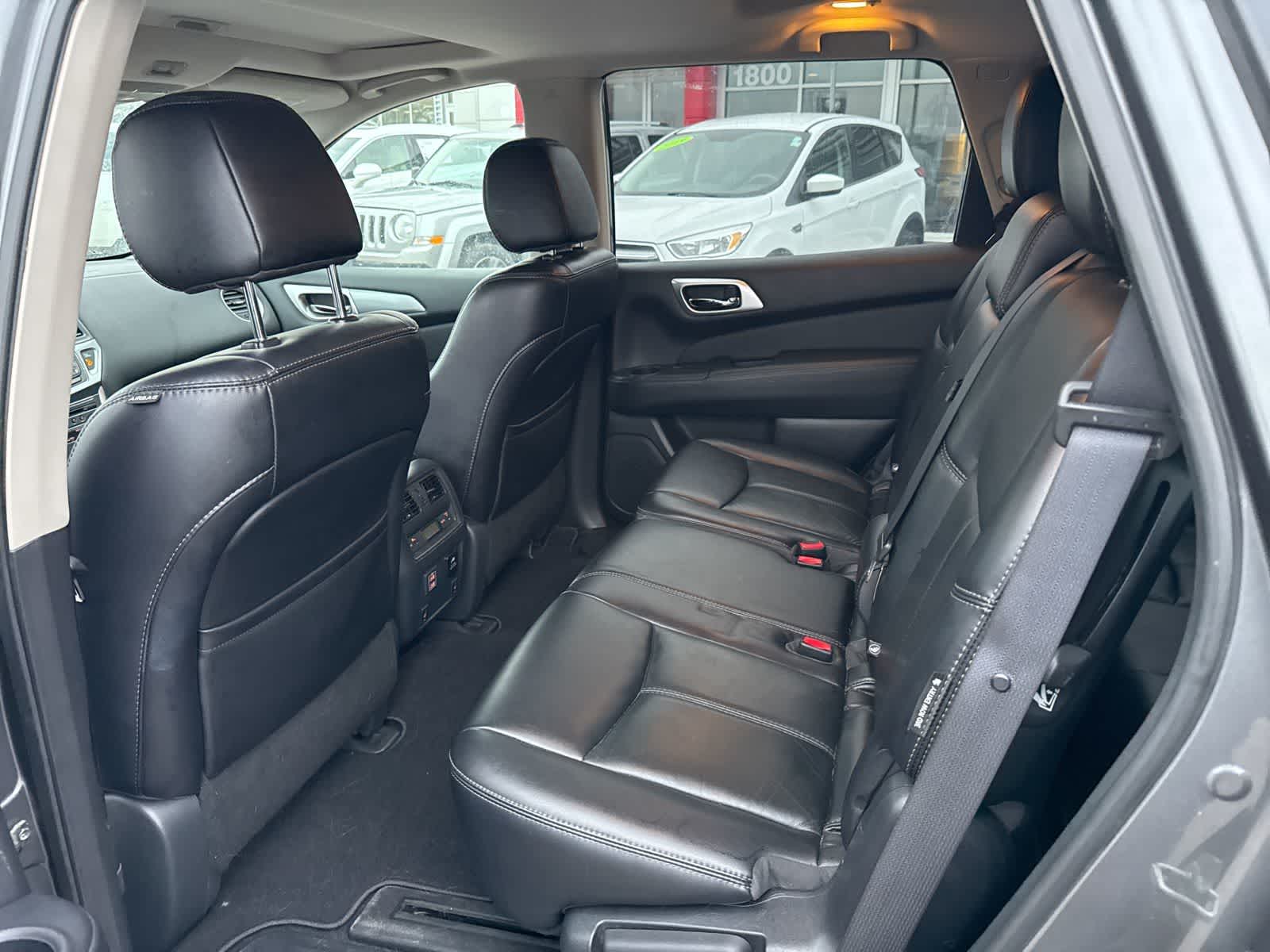 Thumbnail: 2018 Nissan Pathfinder - 17