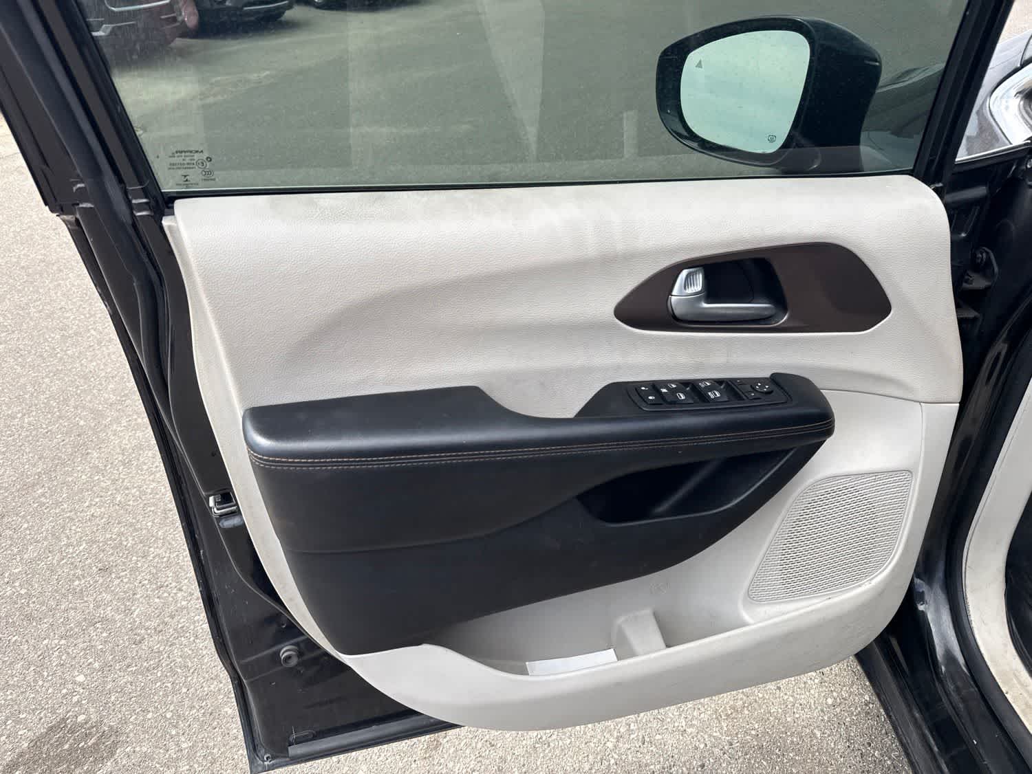 Thumbnail: 2019 Chrysler Pacifica - 15