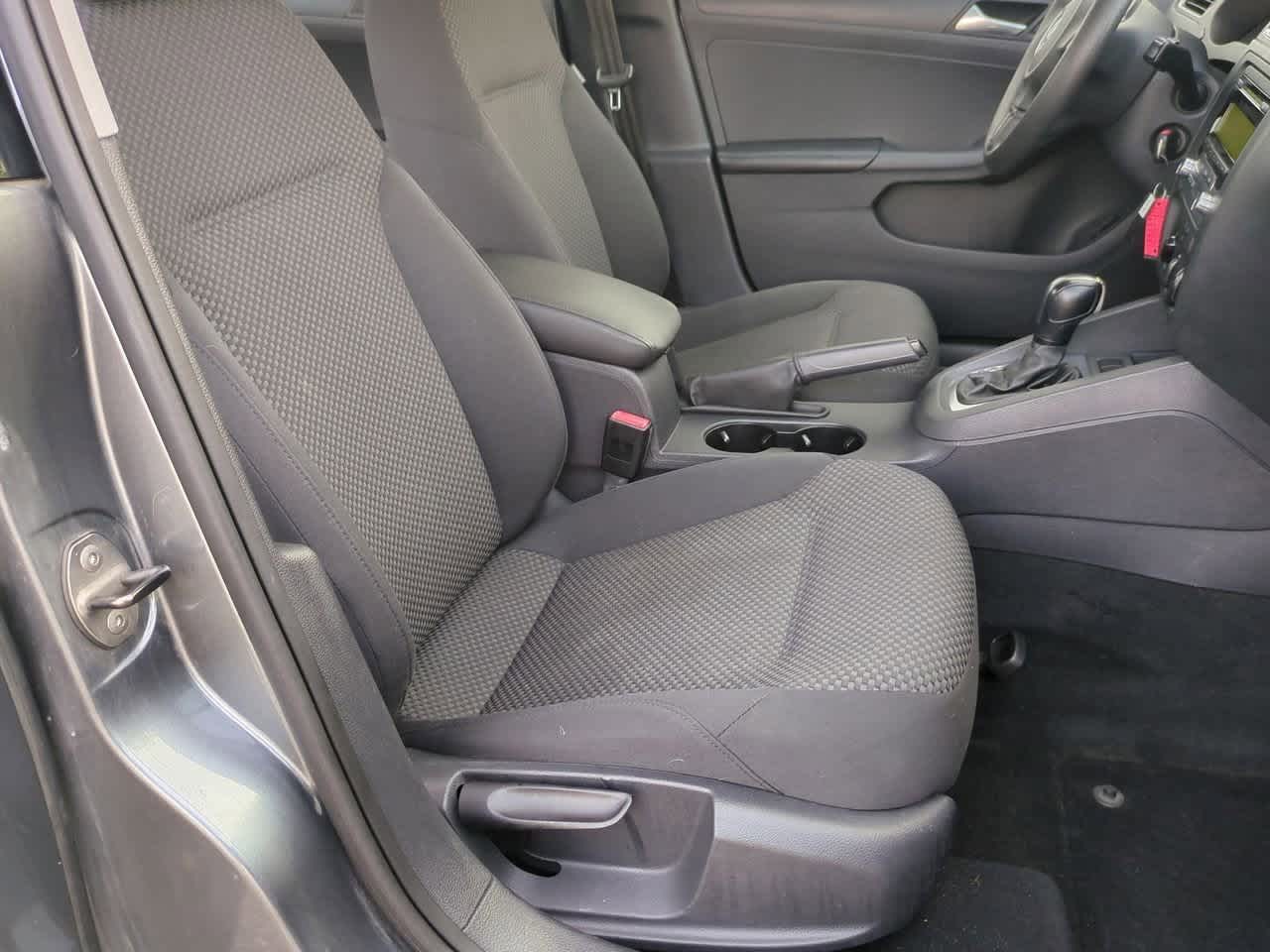 Thumbnail: 2013 Volkswagen Jetta - 19