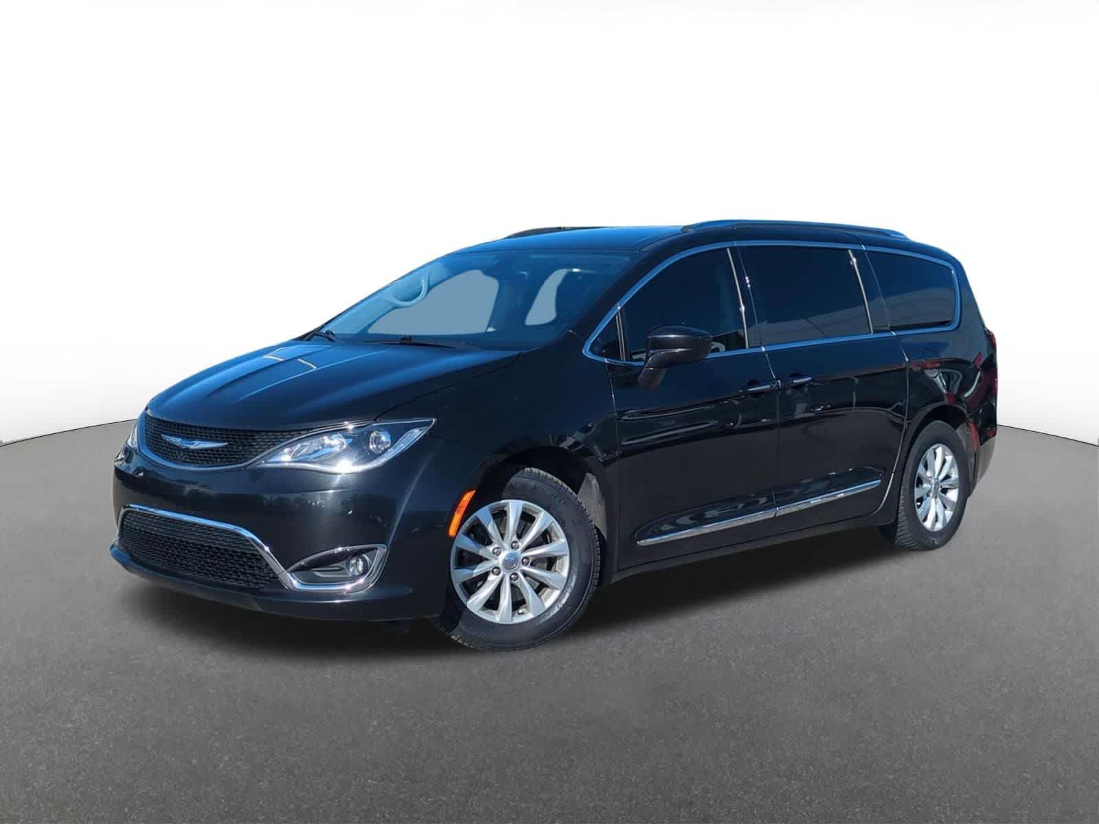 2019 Chrysler Pacifica Touring L's photo