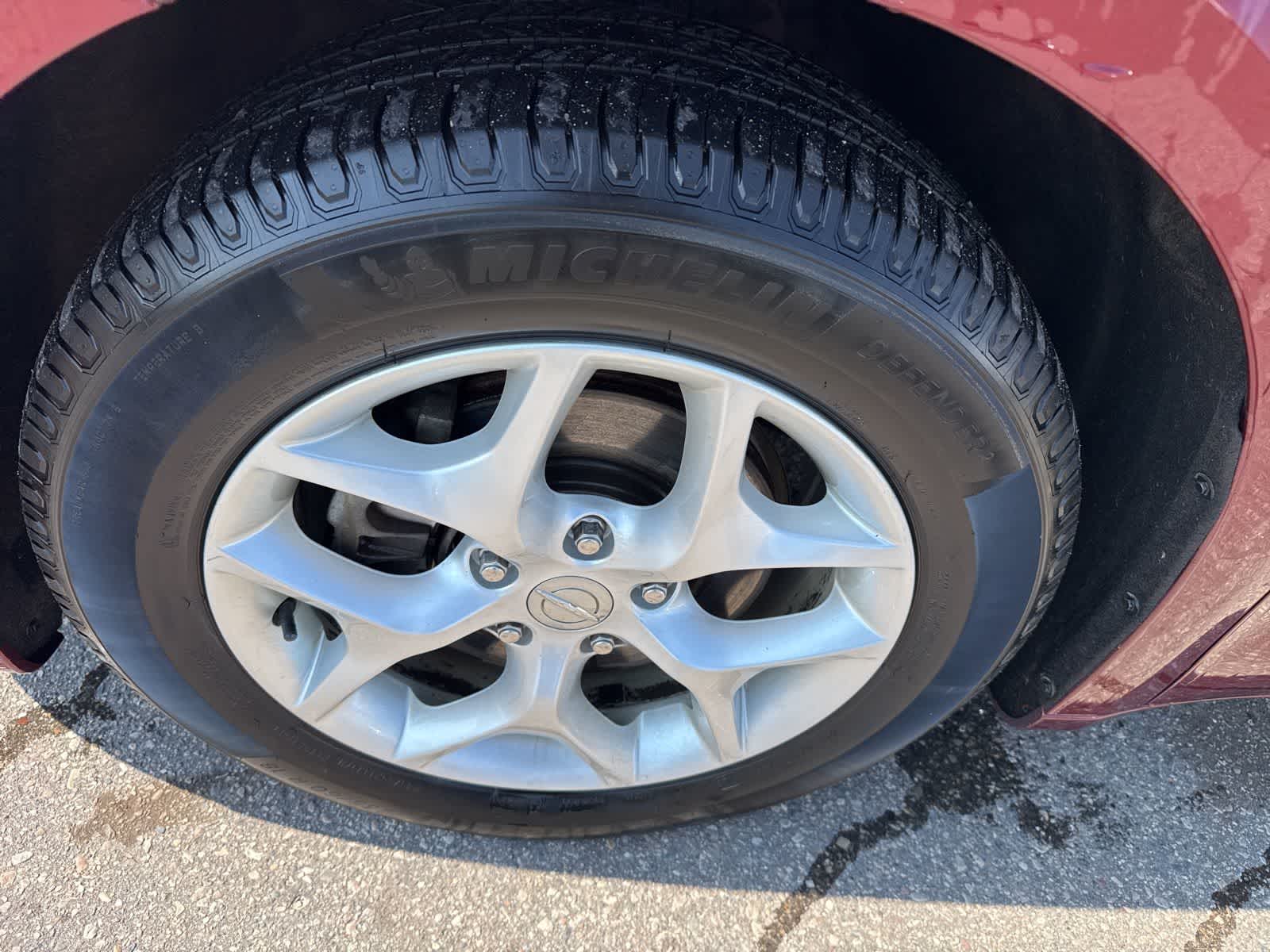 Thumbnail: 2017 Chrysler Pacifica - 9