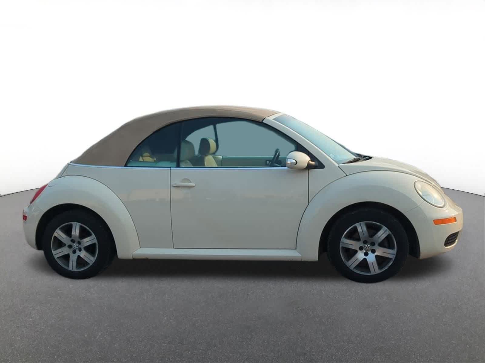 Thumbnail: 2006 Volkswagen New Beetle - 7