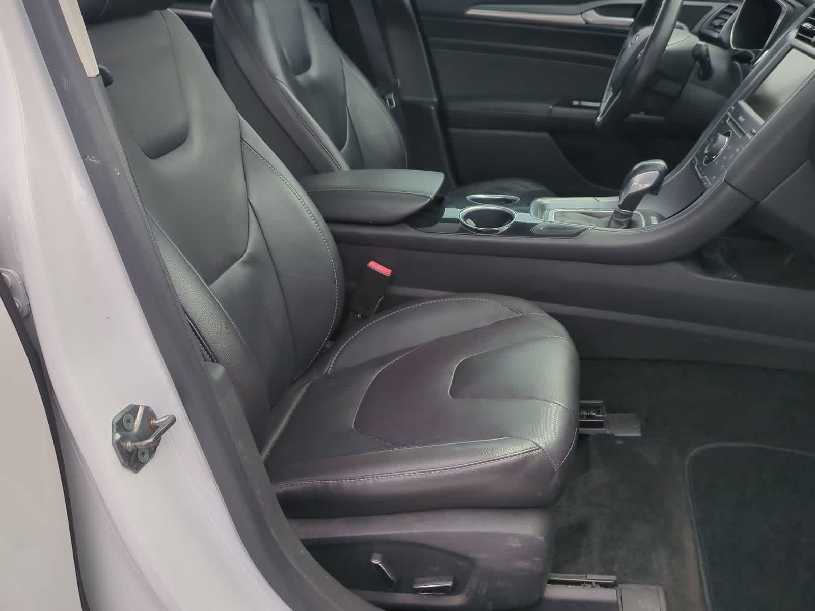 Thumbnail: 2013 Ford Fusion - 22