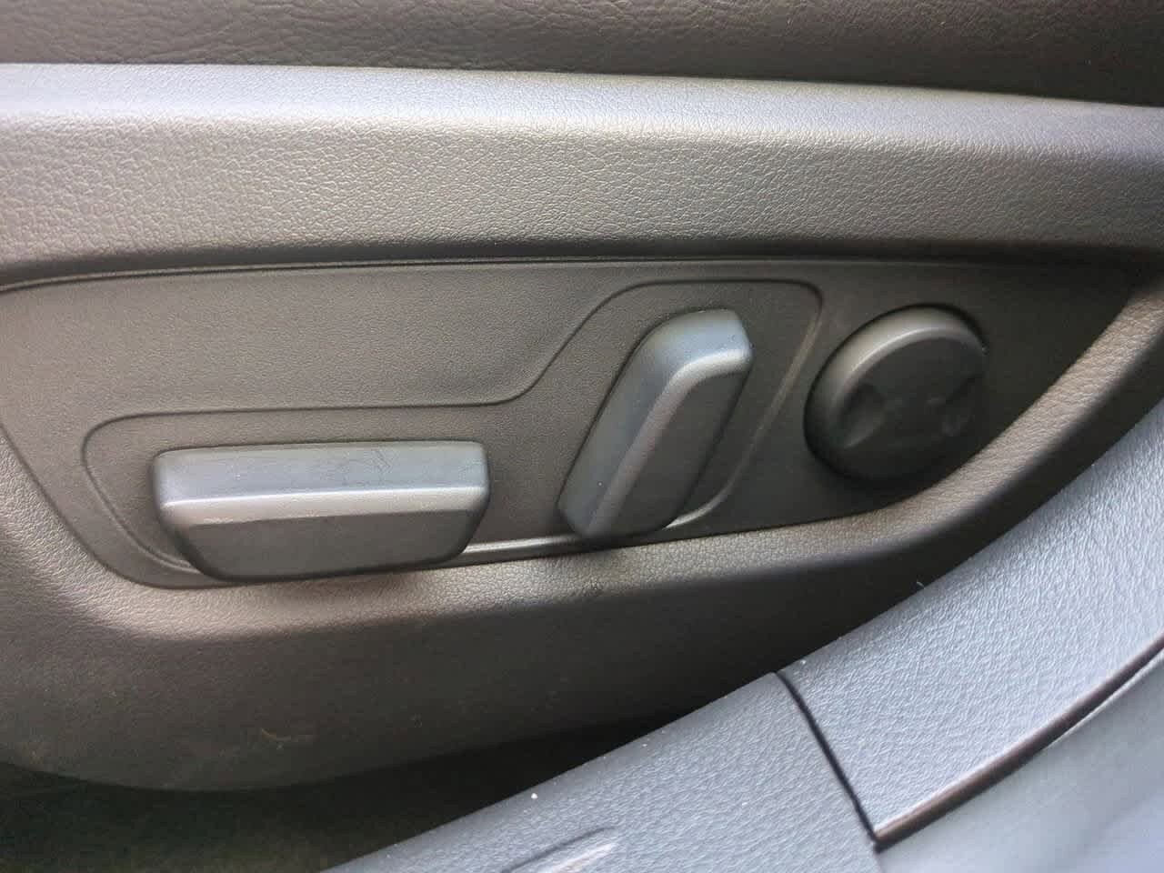 Thumbnail: 2025 Mazda CX-50 - 15