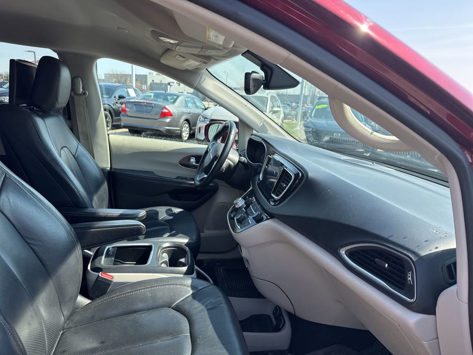 Thumbnail: 2017 Chrysler Pacifica - 27