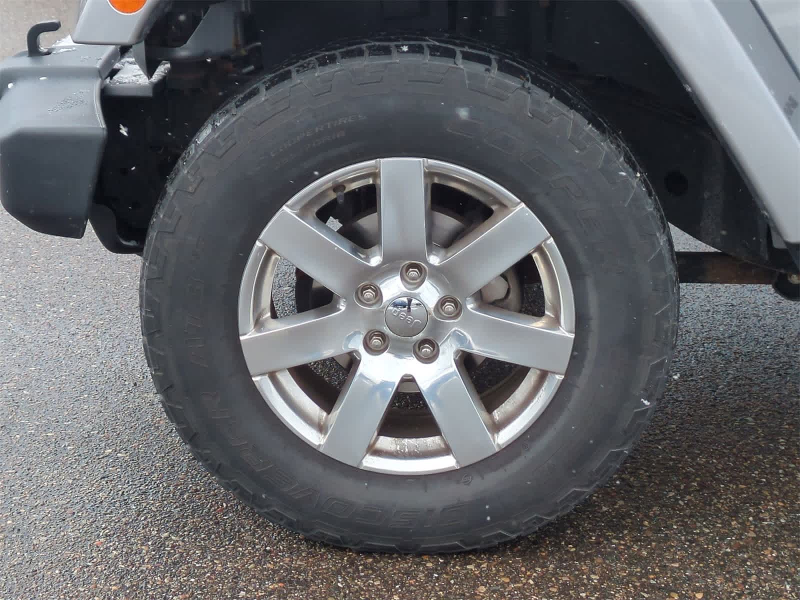 Thumbnail: 2015 Jeep Wrangler - 14