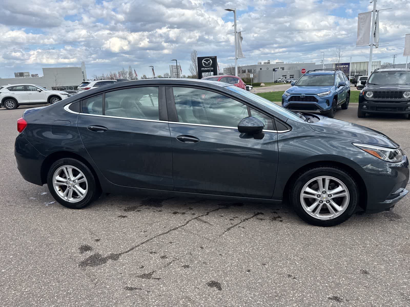 Thumbnail: 2017 Chevrolet Cruze - 4