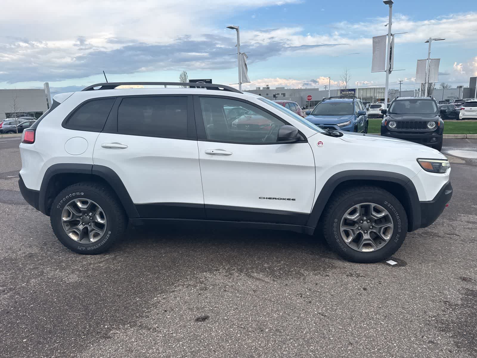 Thumbnail: 2019 Jeep Cherokee - 4