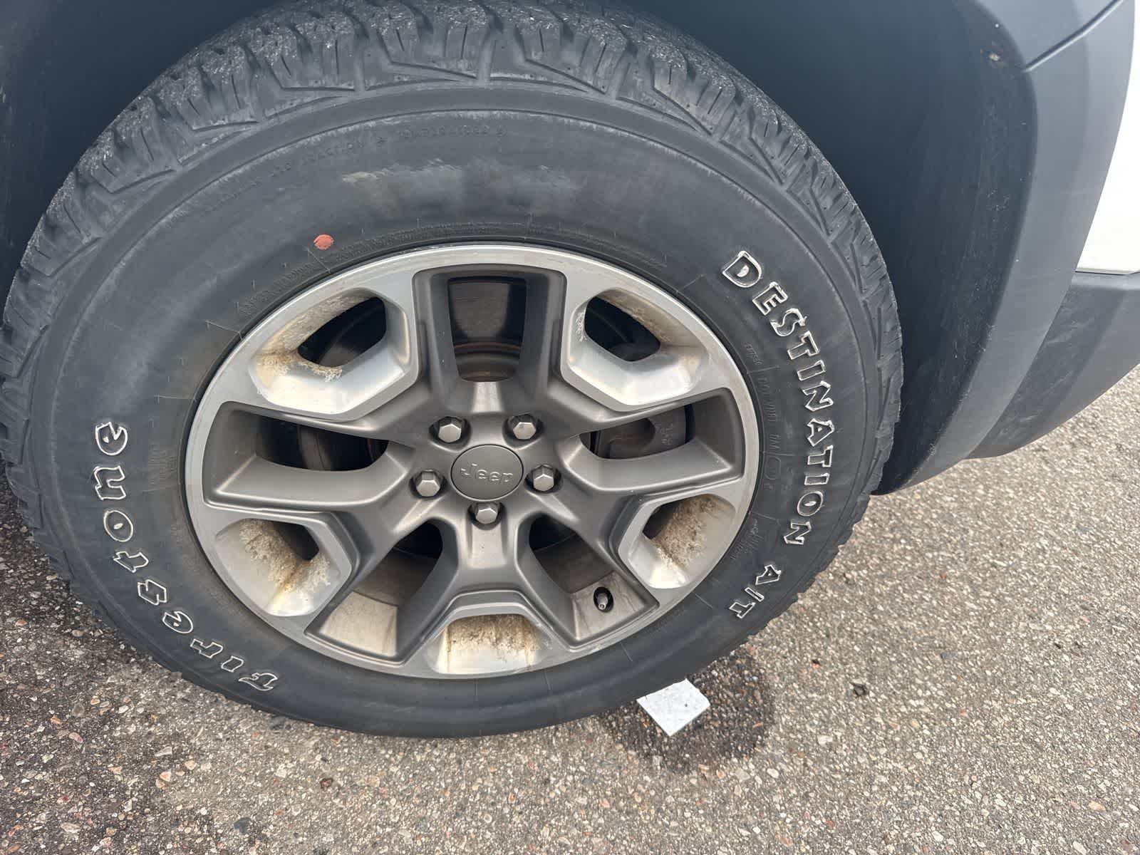 Thumbnail: 2019 Jeep Cherokee - 11