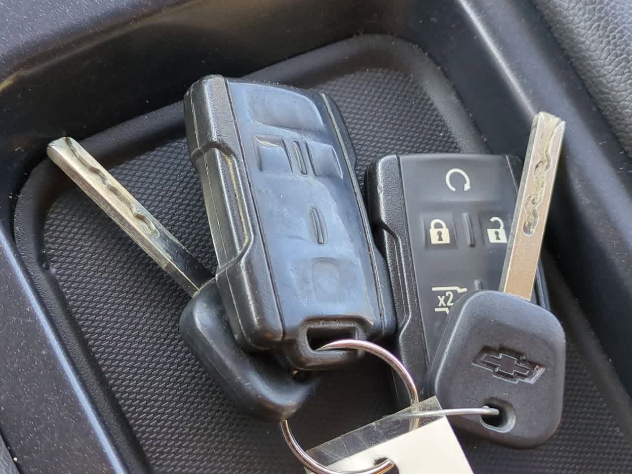 Thumbnail: 2017 Chevrolet Suburban - 32