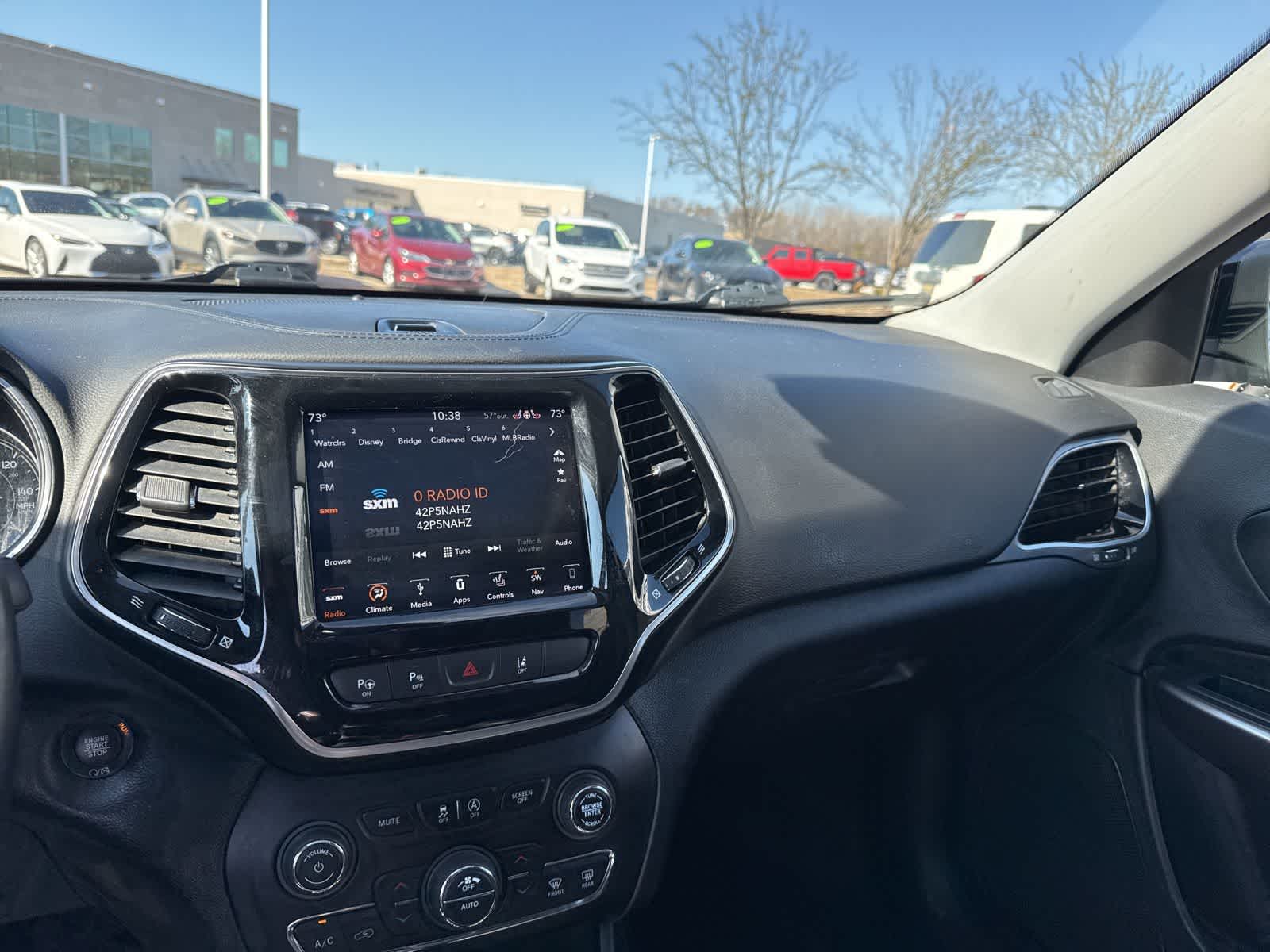 Thumbnail: 2019 Jeep Cherokee - 17