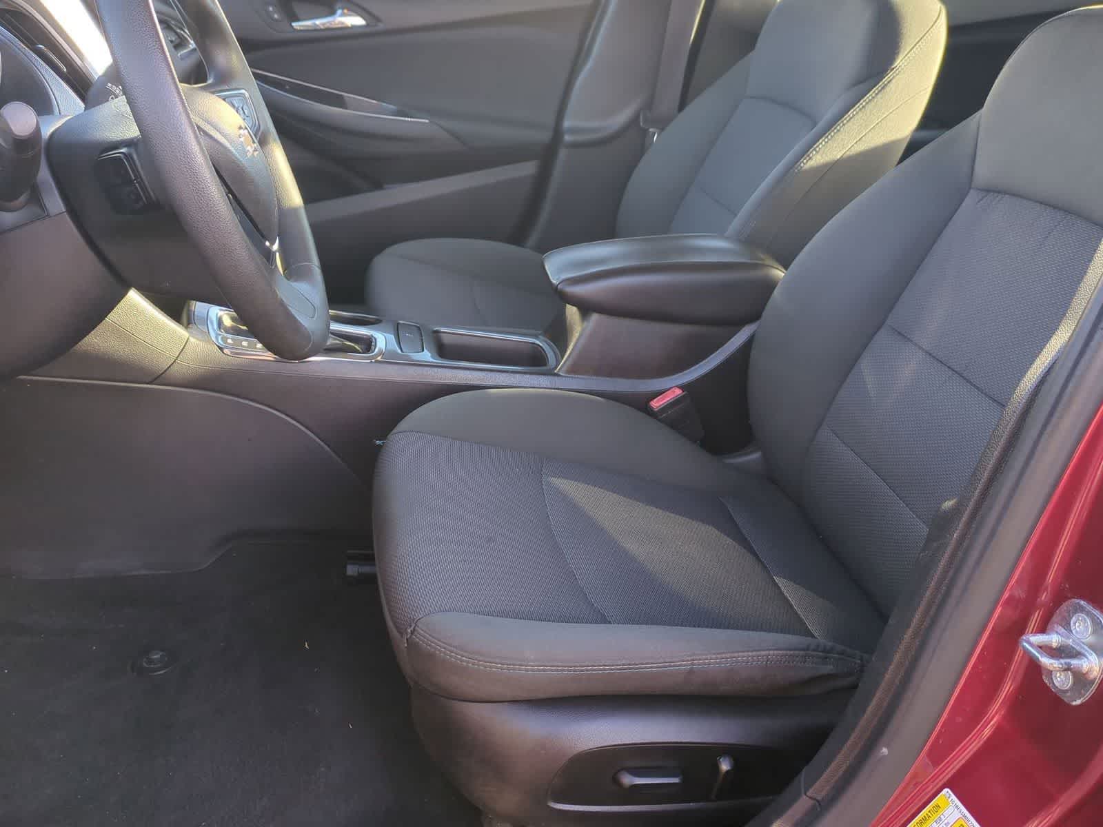 Thumbnail: 2017 Chevrolet Cruze - 15