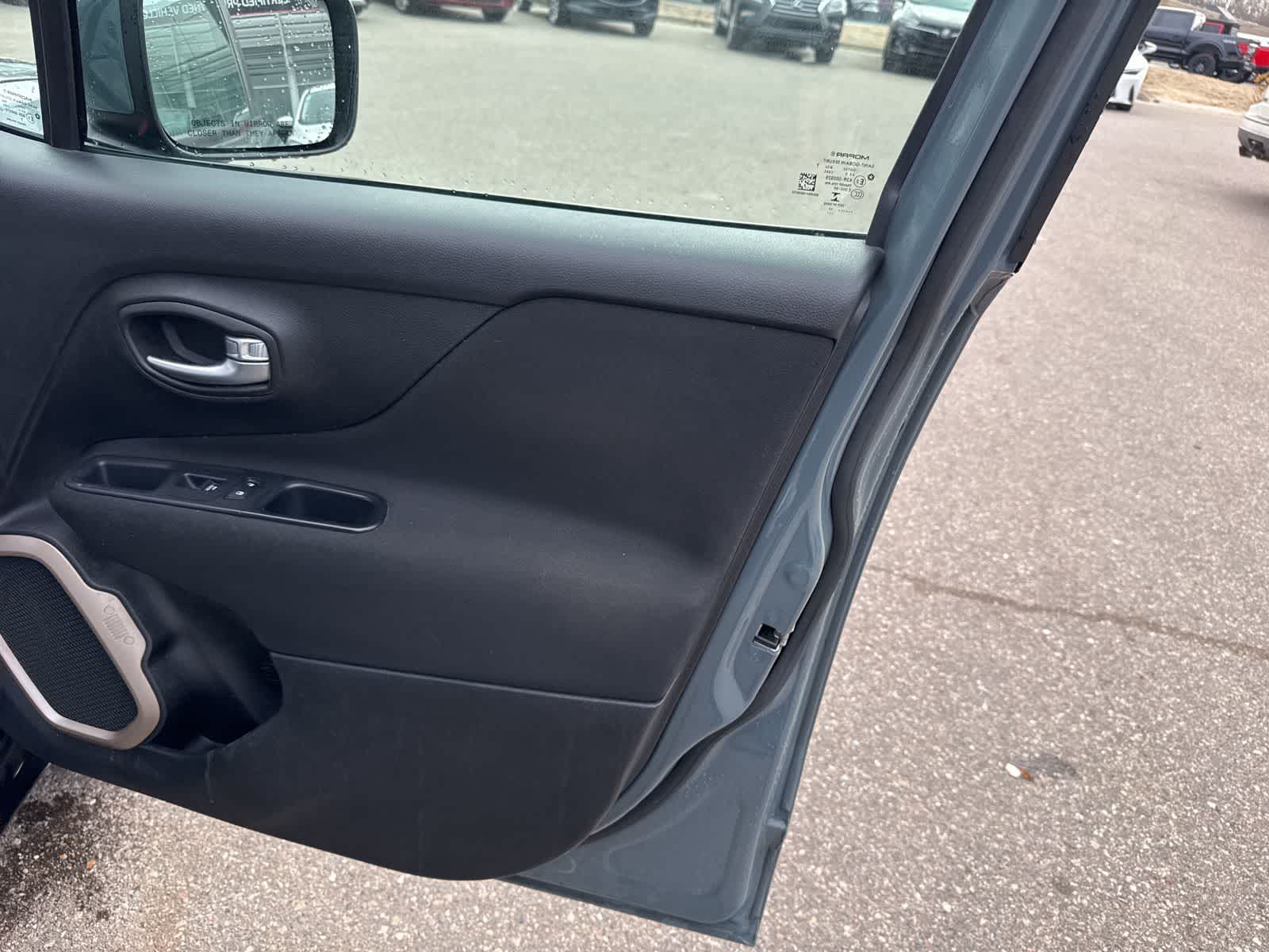 Thumbnail: 2017 Jeep Renegade - 26