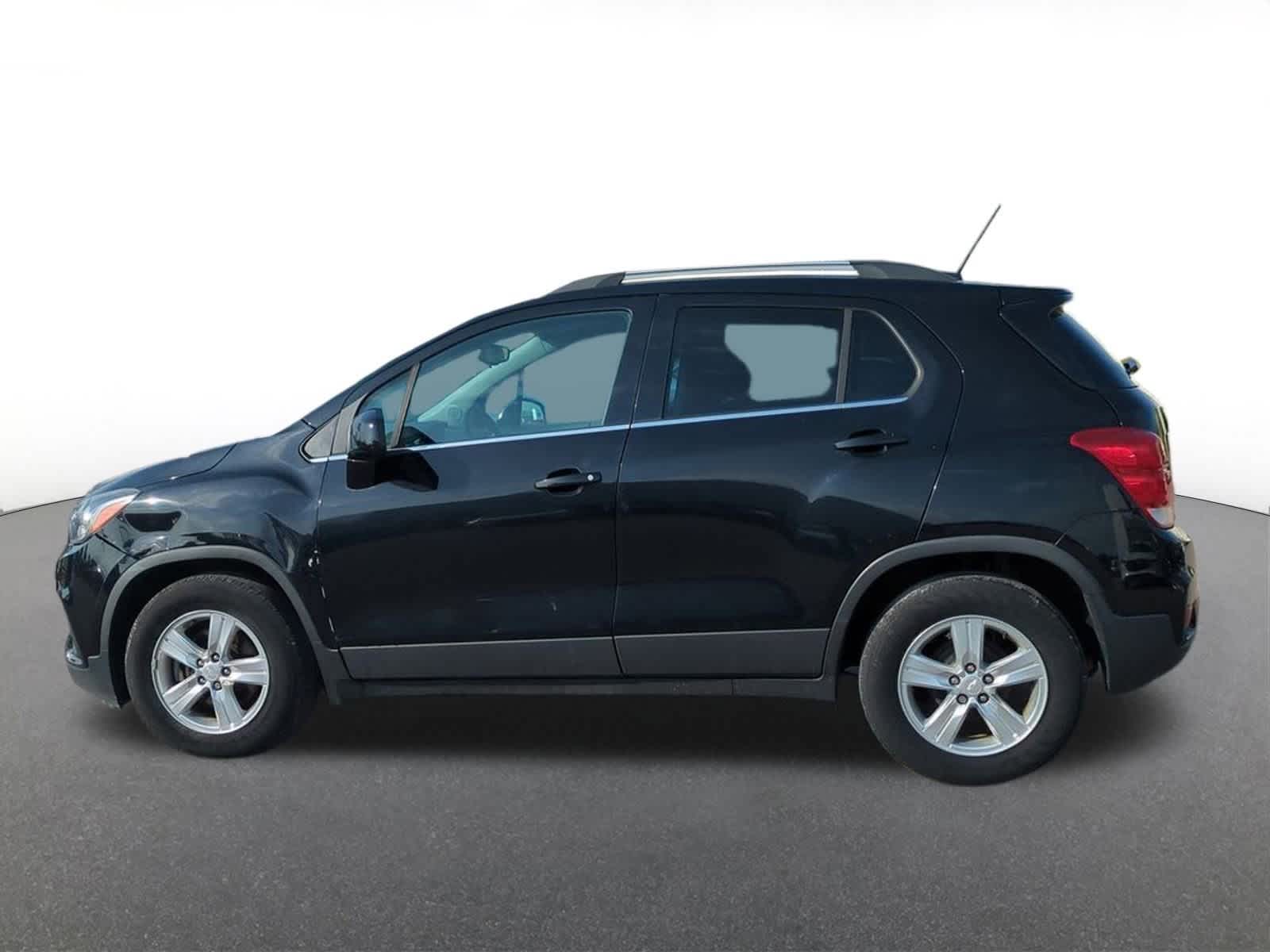 Thumbnail: 2018 Chevrolet Trax - 3