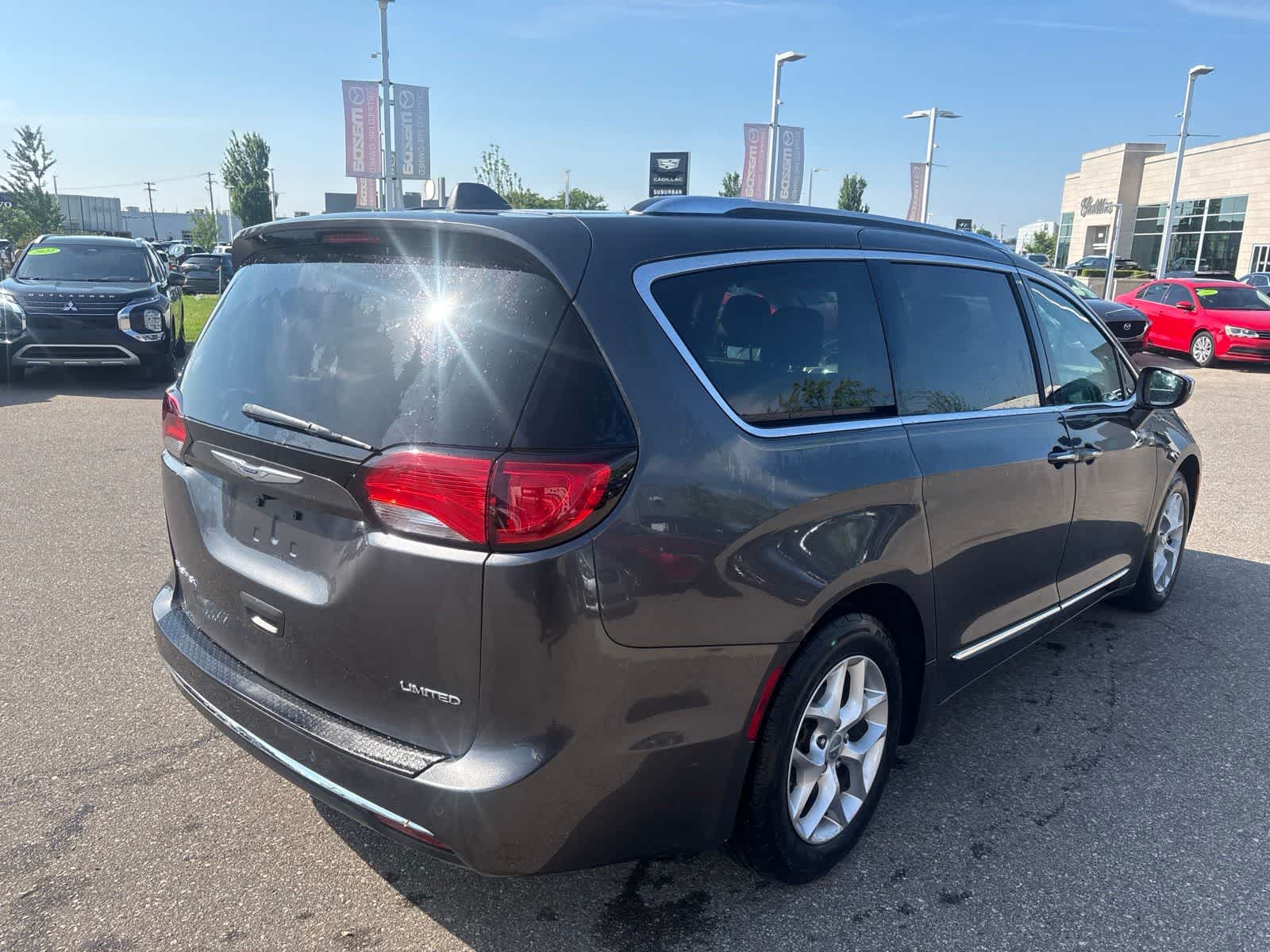 Thumbnail: 2019 Chrysler Pacifica - 5