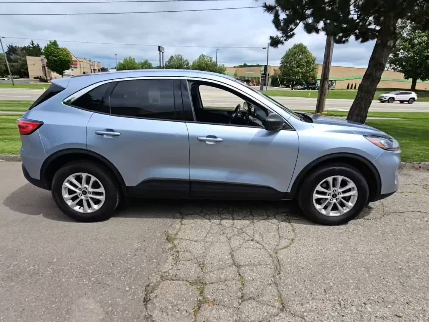 Thumbnail: 2022 Ford Escape - 4