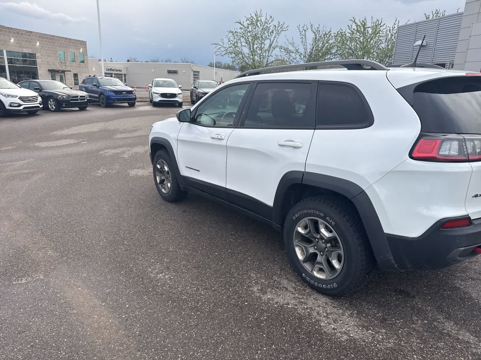 Thumbnail: 2019 Jeep Cherokee - 6