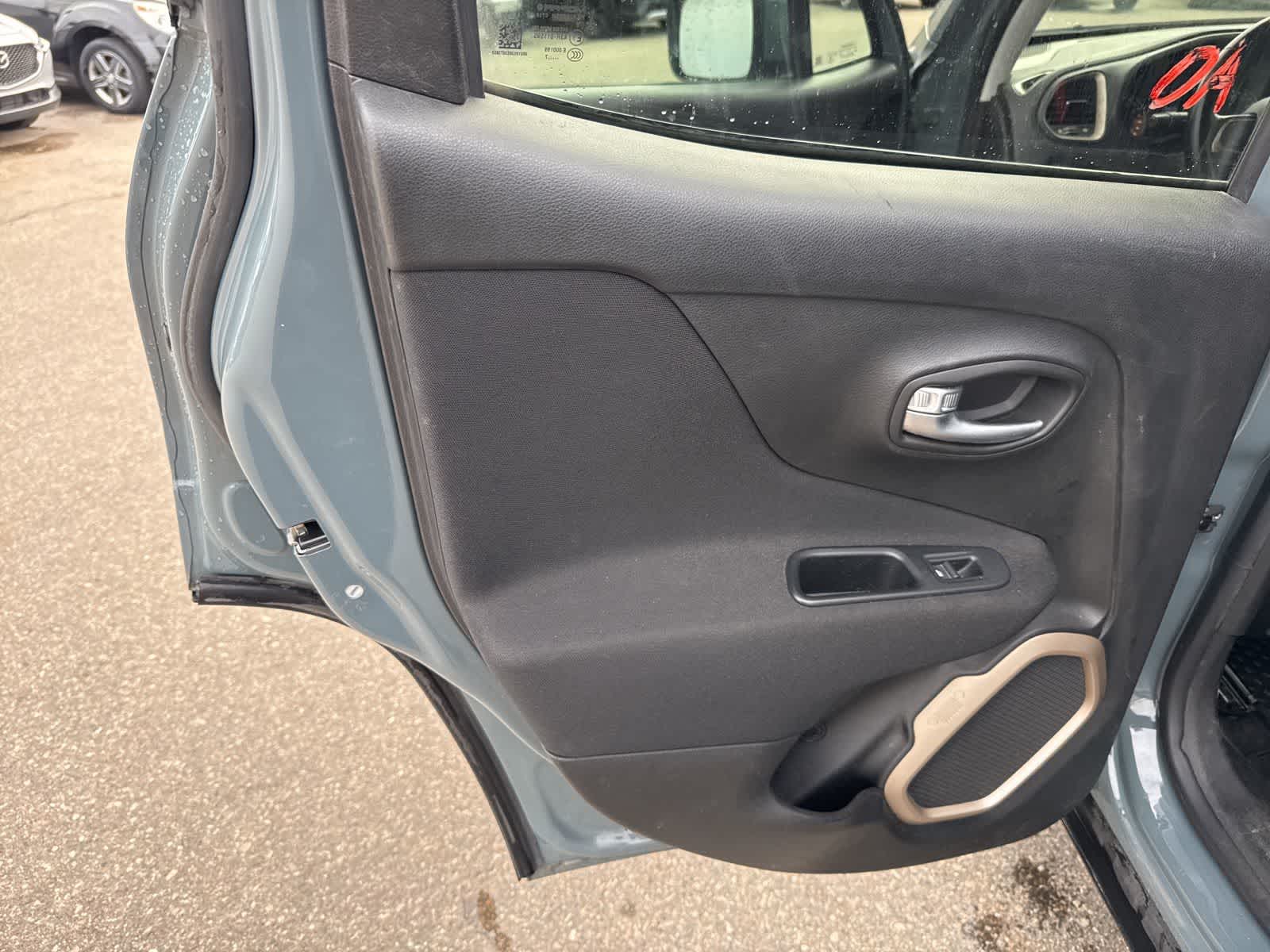 Thumbnail: 2017 Jeep Renegade - 17