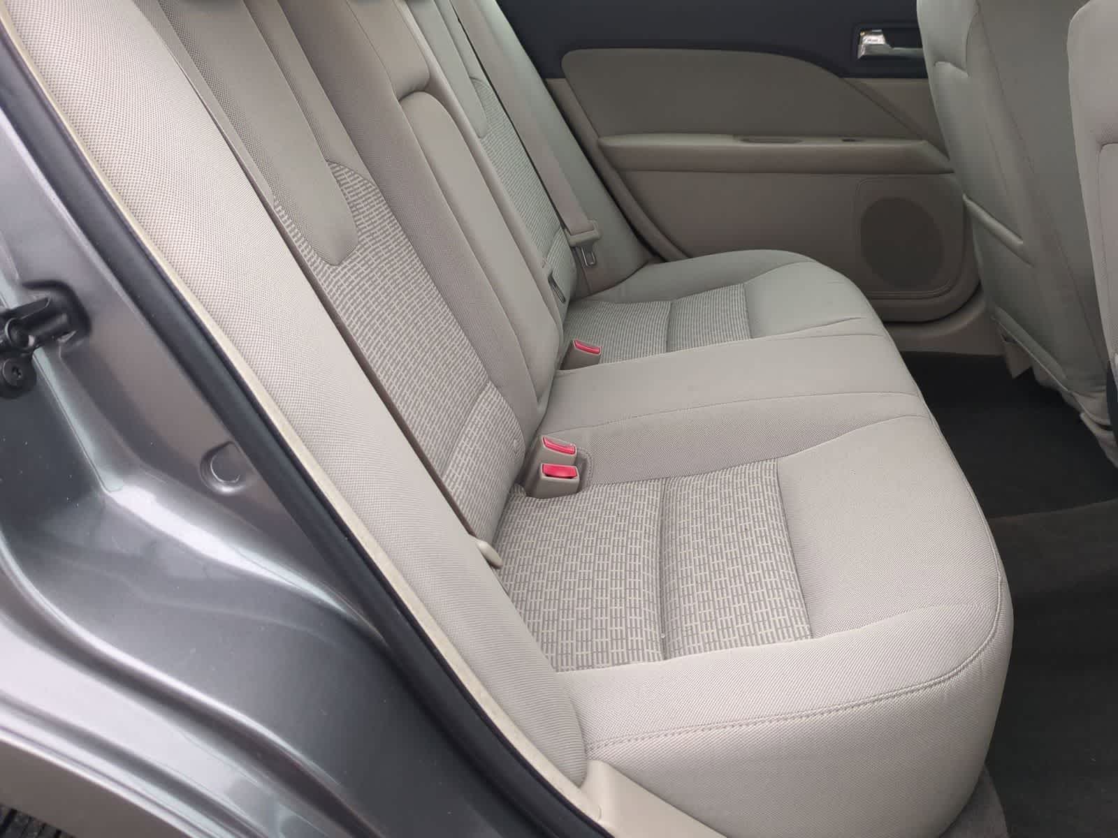 Thumbnail: 2010 Ford Fusion - 19