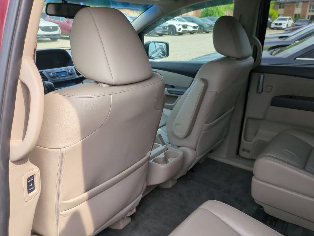 Thumbnail: 2011 Honda Odyssey - 17