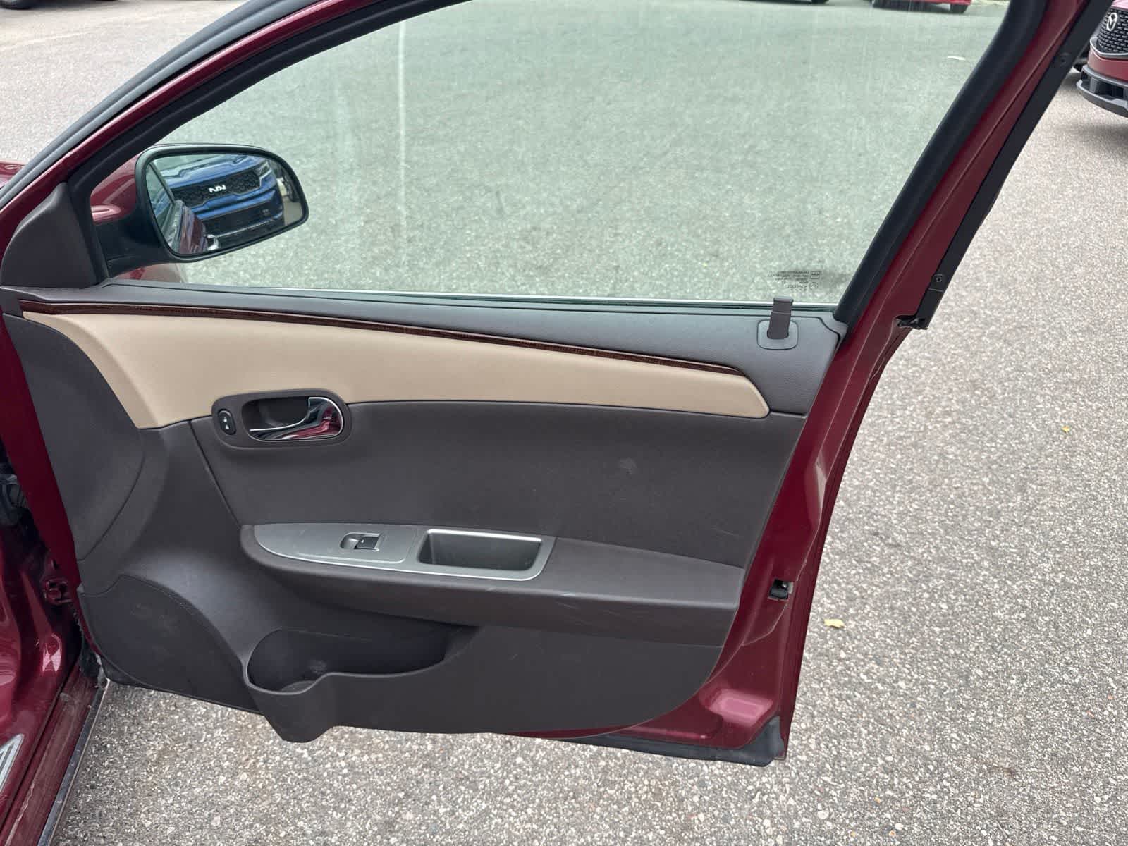 Thumbnail: 2010 Chevrolet Malibu - 26