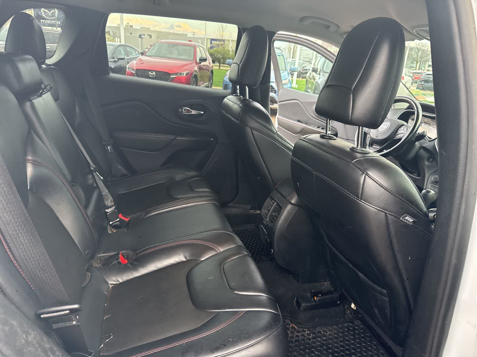 Thumbnail: 2019 Jeep Cherokee - 23