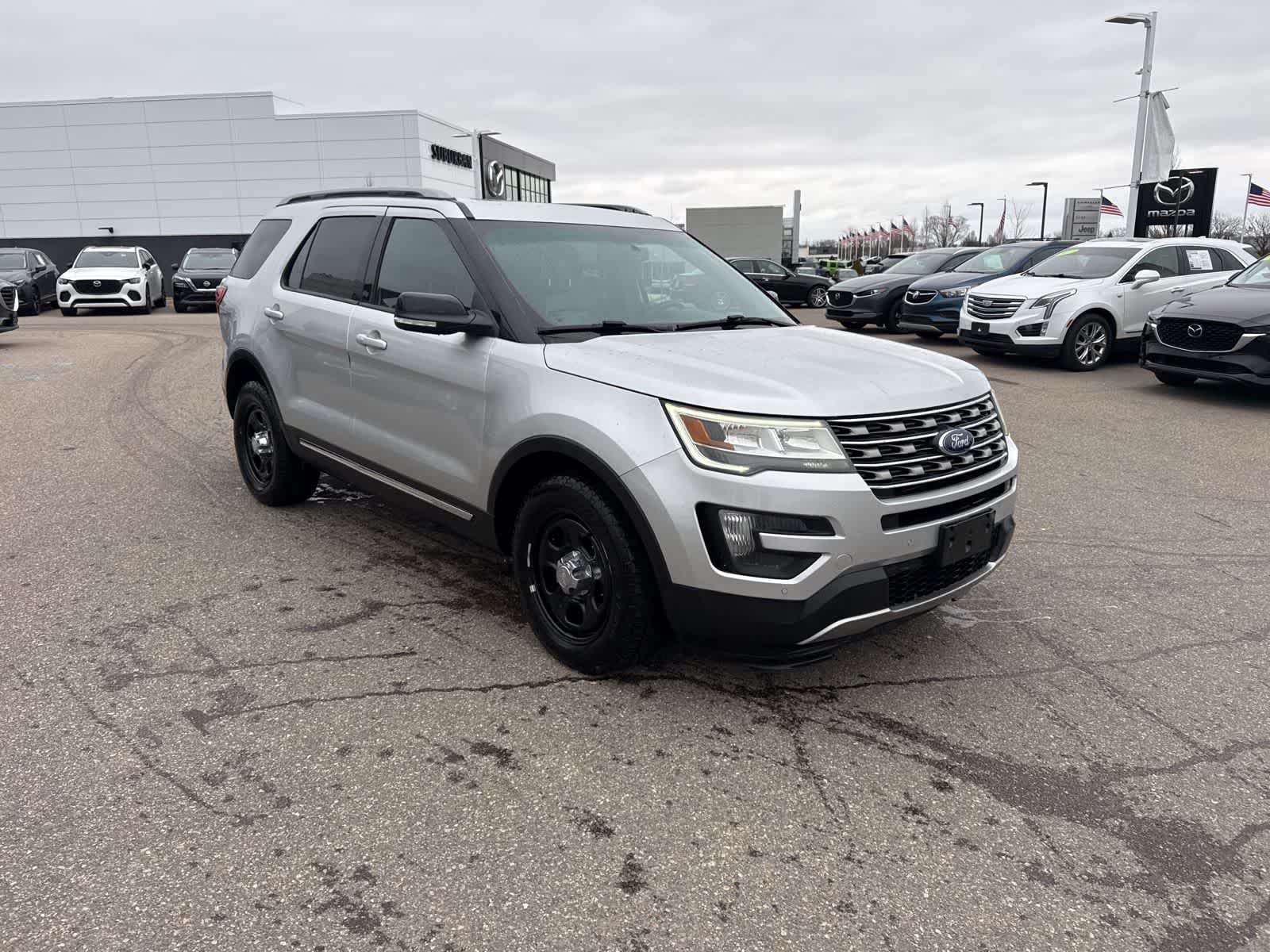 Thumbnail: 2016 Ford Explorer - 3