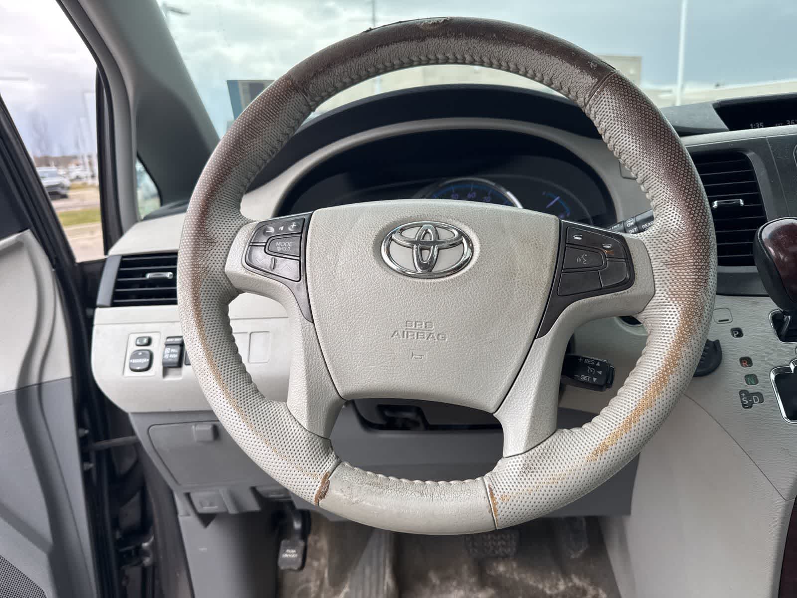 Thumbnail: 2013 Toyota Sienna - 19