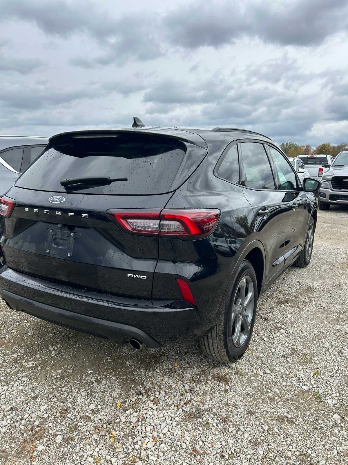2024 Ford Escape ST-Line photo 2