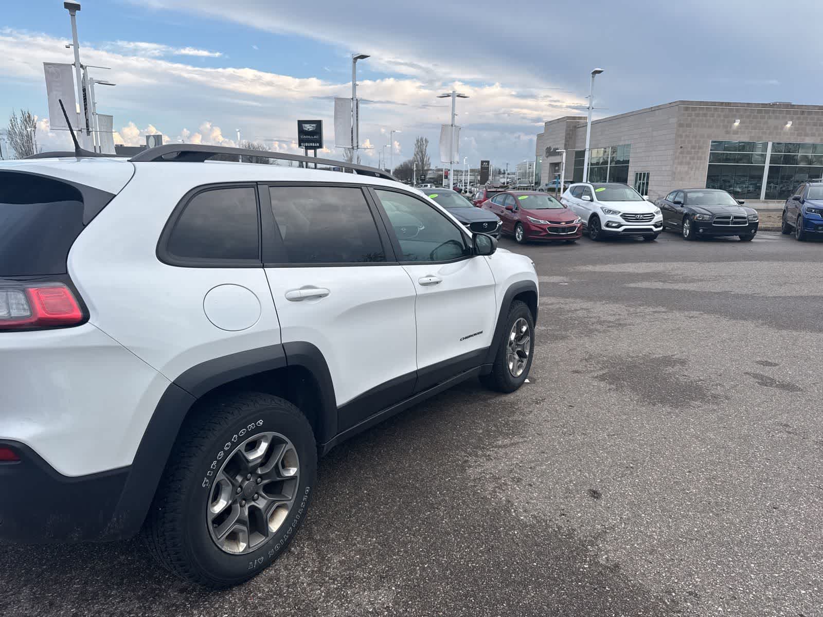 Thumbnail: 2019 Jeep Cherokee - 5