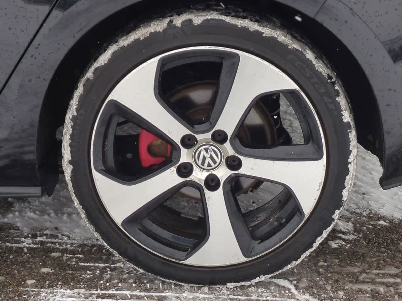 Thumbnail: 2016 Volkswagen Golf - 13