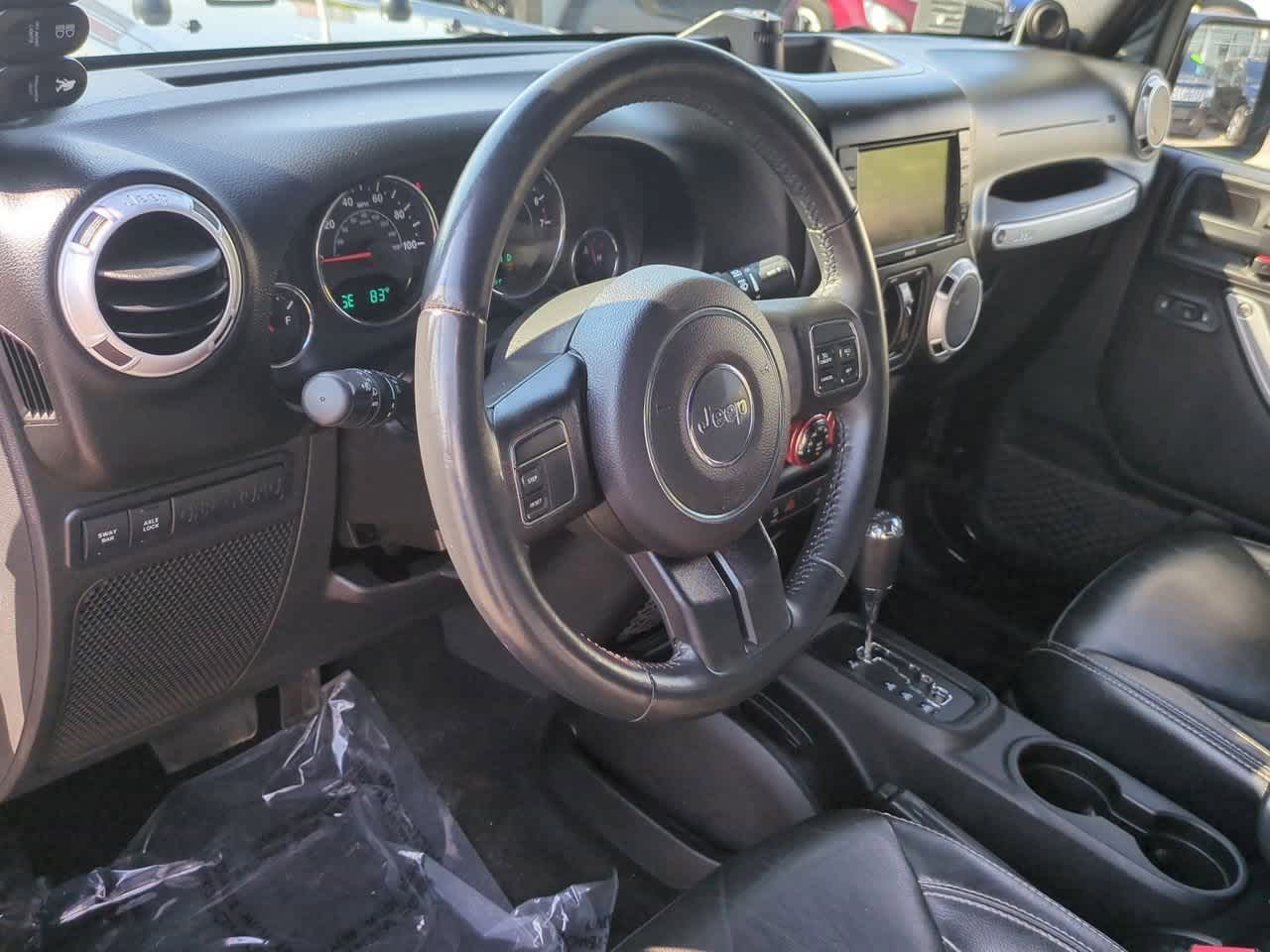 2014 Jeep Wrangler Unlimited Rubicon photo 2