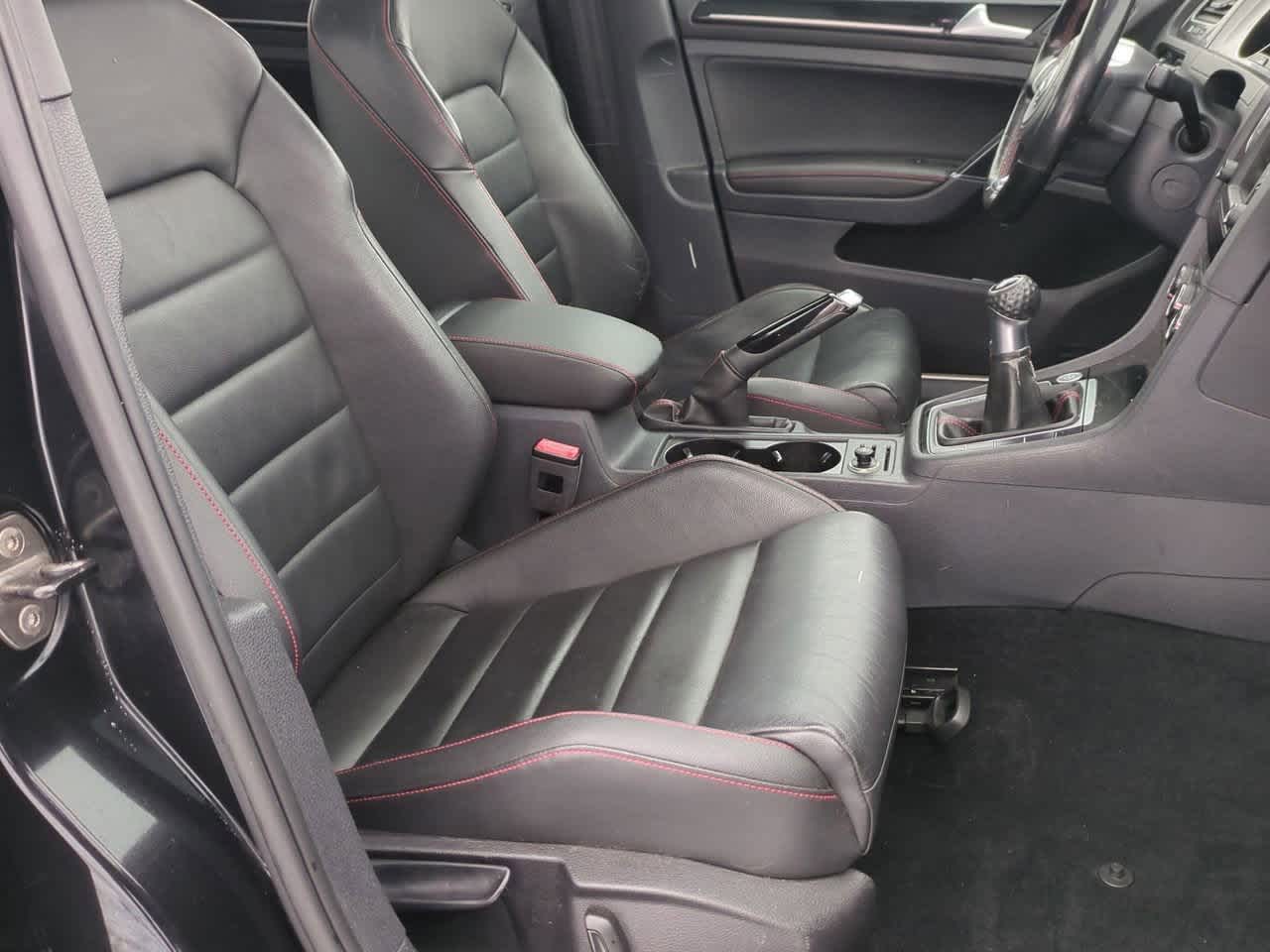 Thumbnail: 2016 Volkswagen Golf - 22