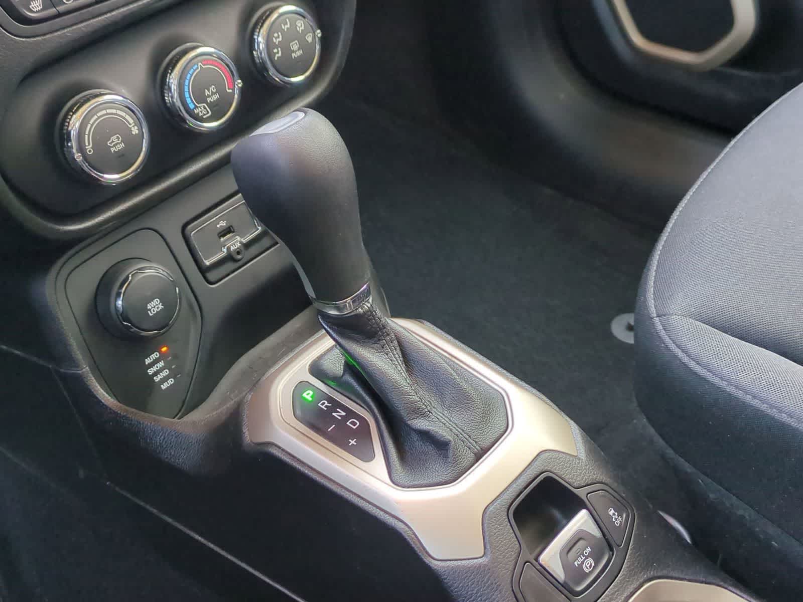 Thumbnail: 2017 Jeep Renegade - 30