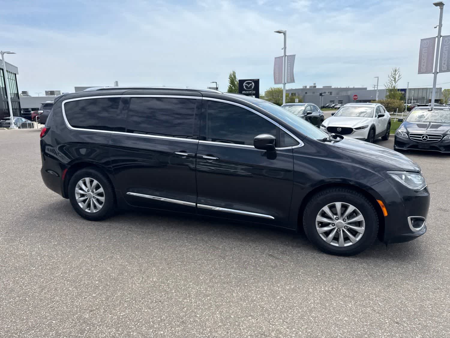 Thumbnail: 2019 Chrysler Pacifica - 4