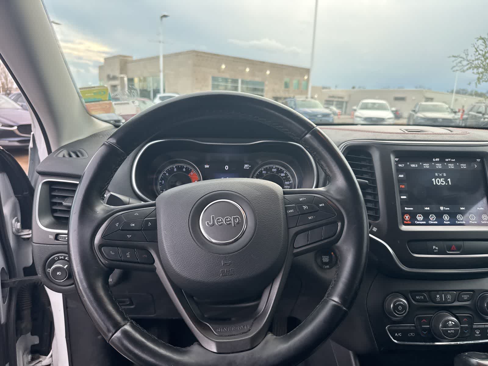 Thumbnail: 2019 Jeep Cherokee - 19