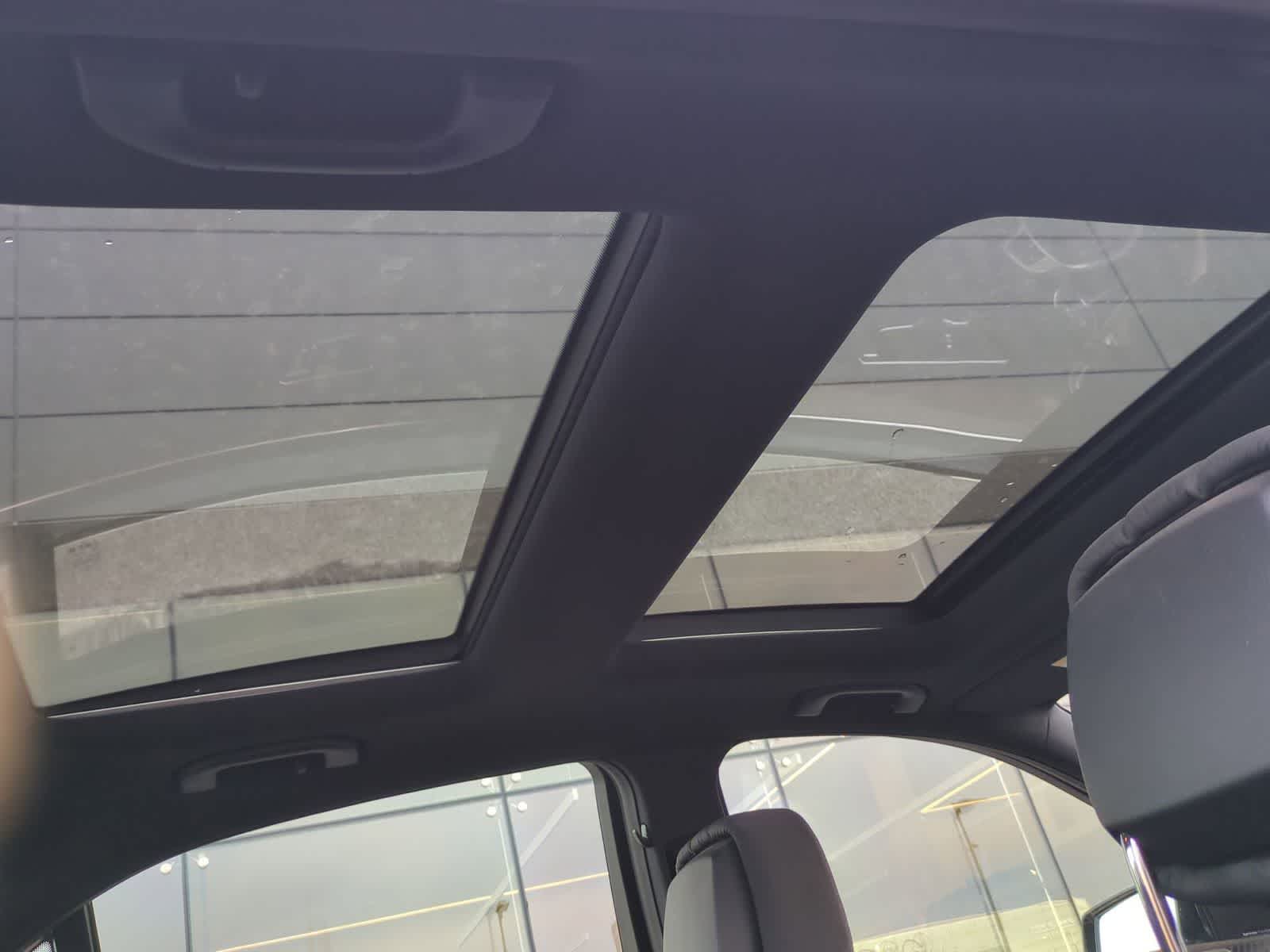 Thumbnail: 2014 Mercedes-Benz E-Class - 21