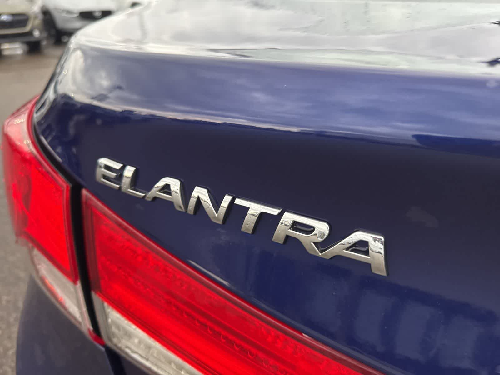 Thumbnail: 2013 Hyundai Elantra - 11