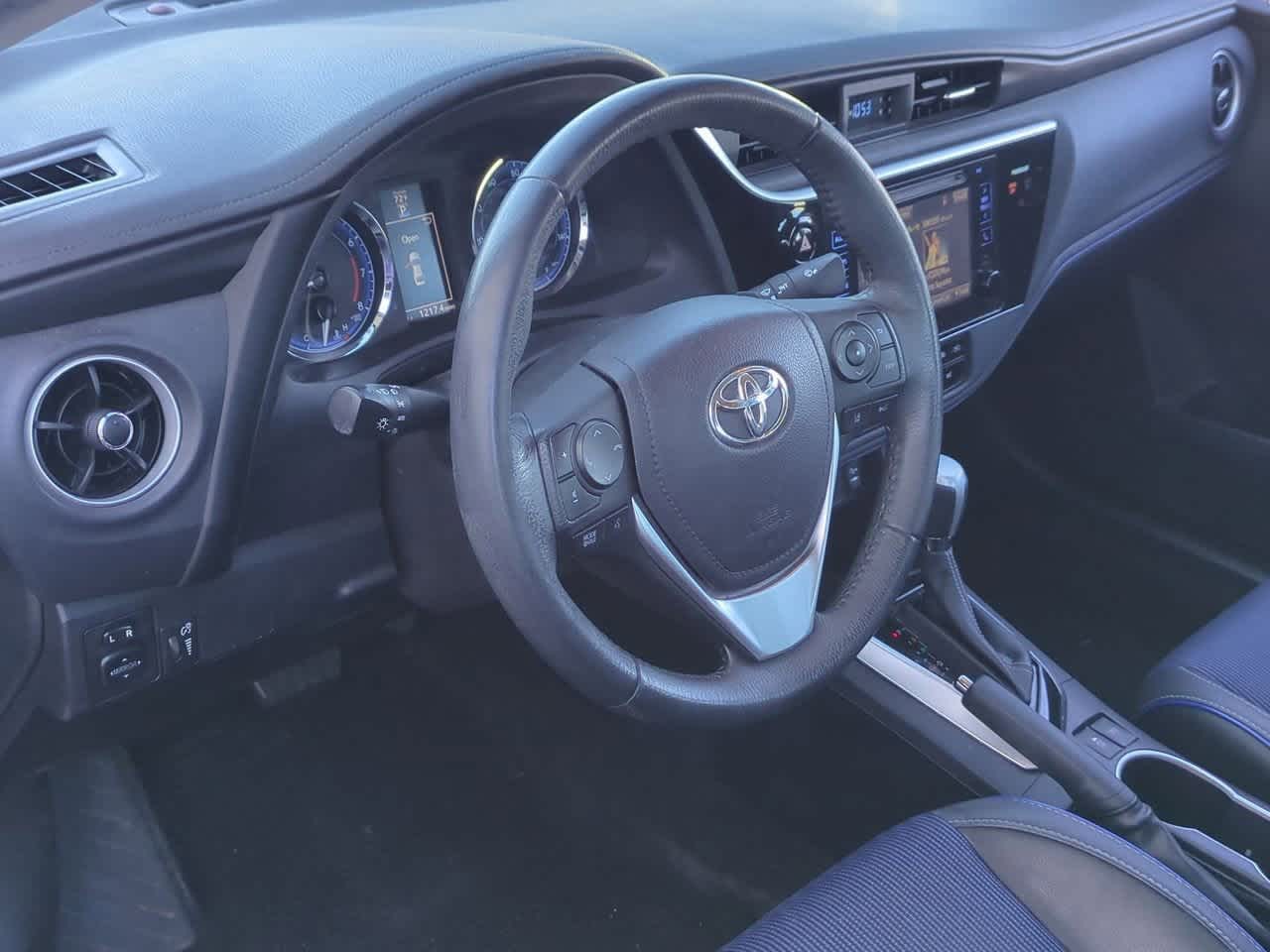 2017 Toyota Corolla L photo 2