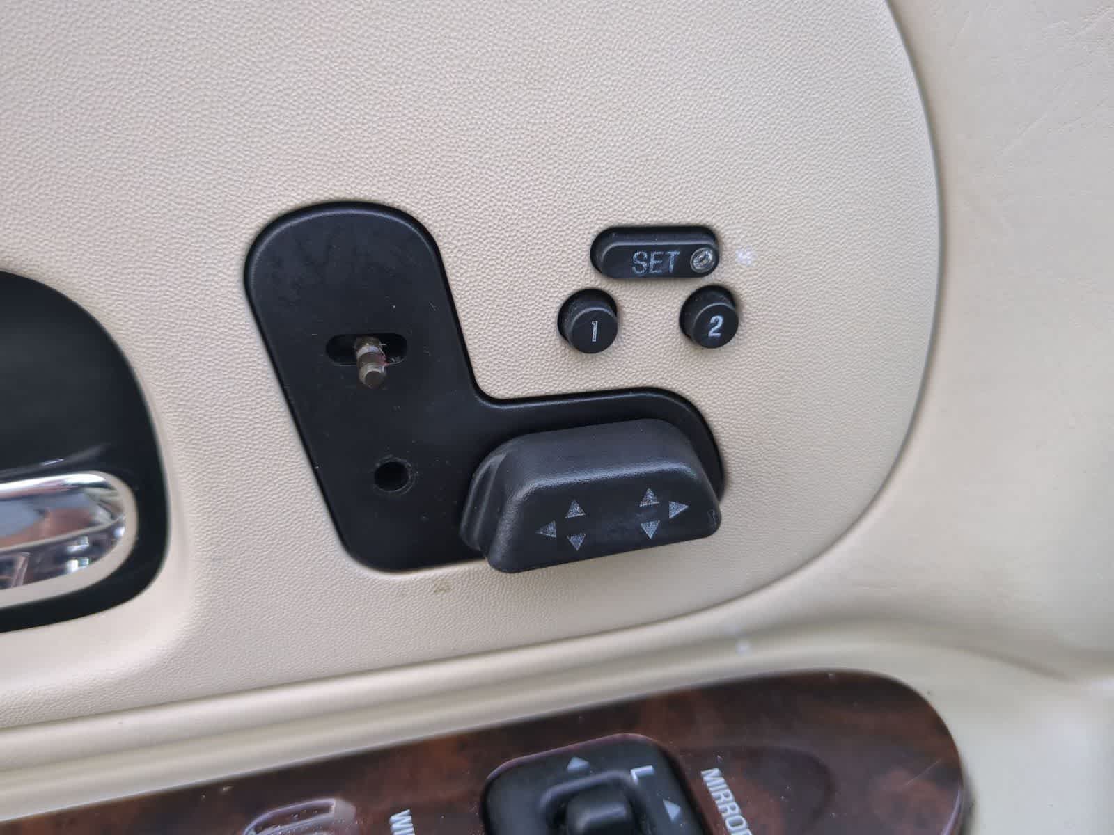 Thumbnail: 2000 Lincoln Town Car - 16
