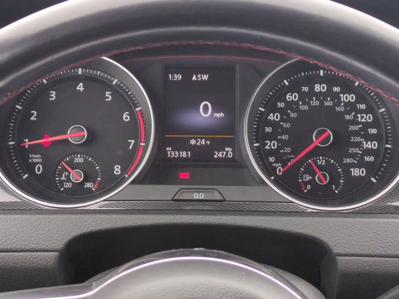 Thumbnail: 2016 Volkswagen Golf - 32