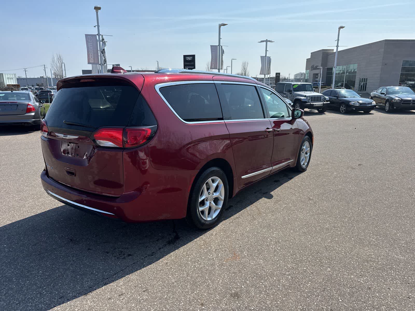 Thumbnail: 2017 Chrysler Pacifica - 5