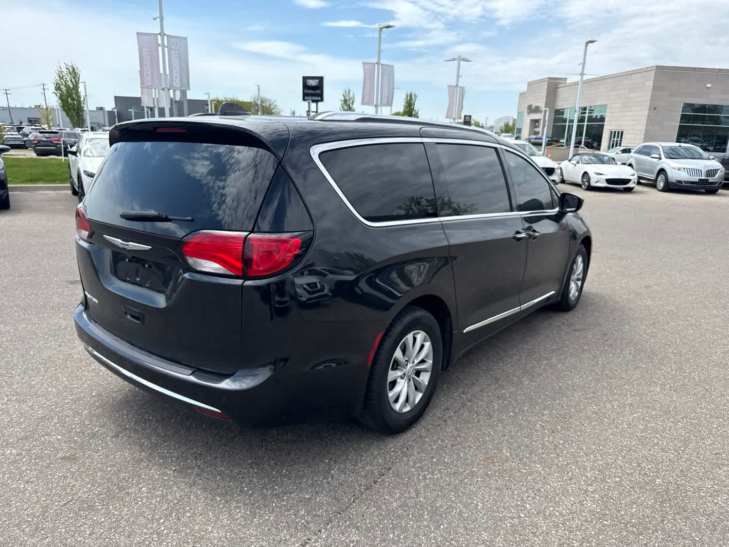 Thumbnail: 2019 Chrysler Pacifica - 5