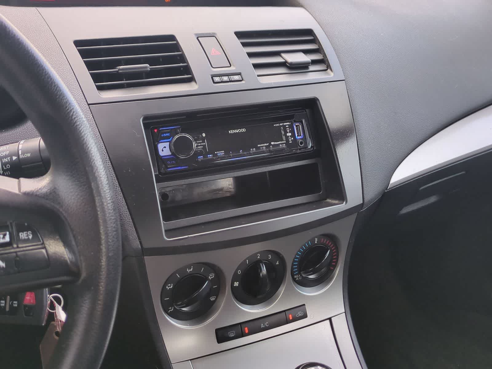 2011 Mazda MAZDA3 i Touring - Photo 28
