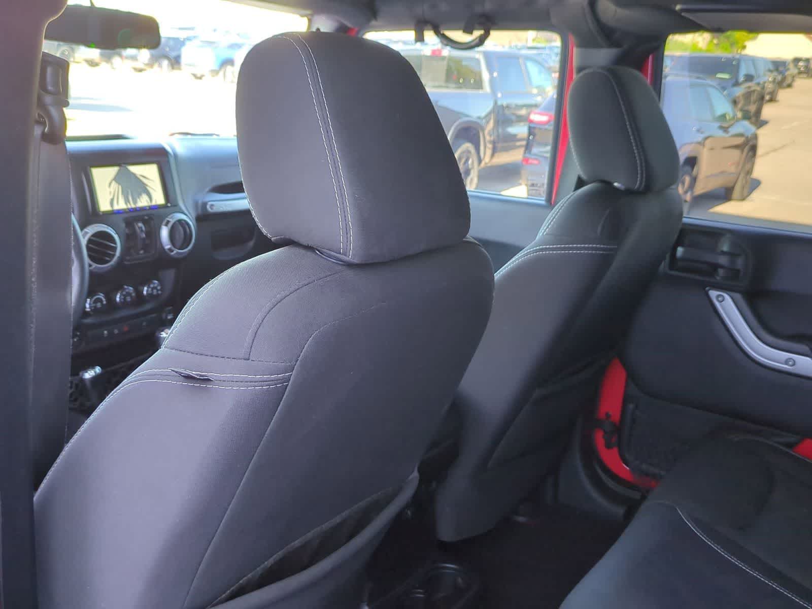 Thumbnail: 2015 Jeep Wrangler - 18