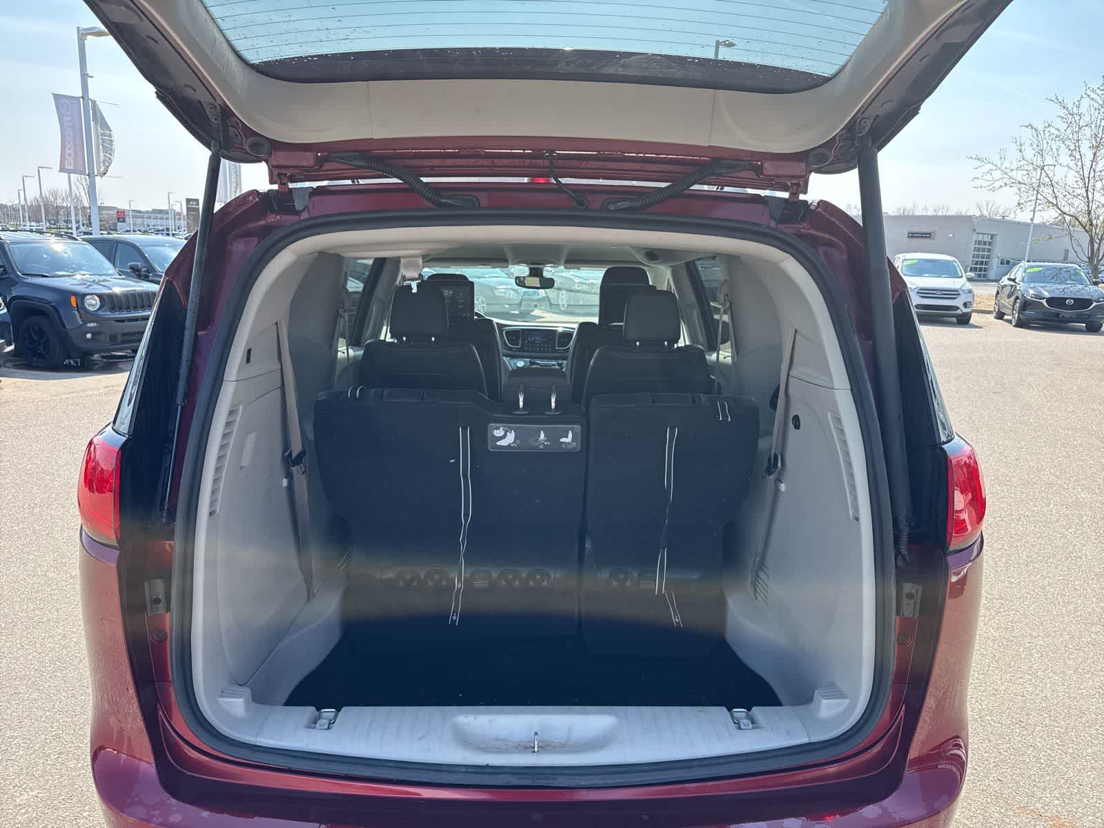 Thumbnail: 2017 Chrysler Pacifica - 23