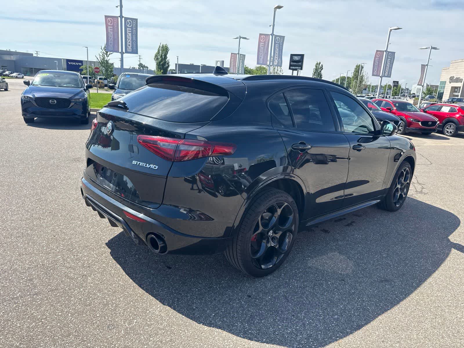 Thumbnail: 2023 Alfa Romeo Stelvio - 4