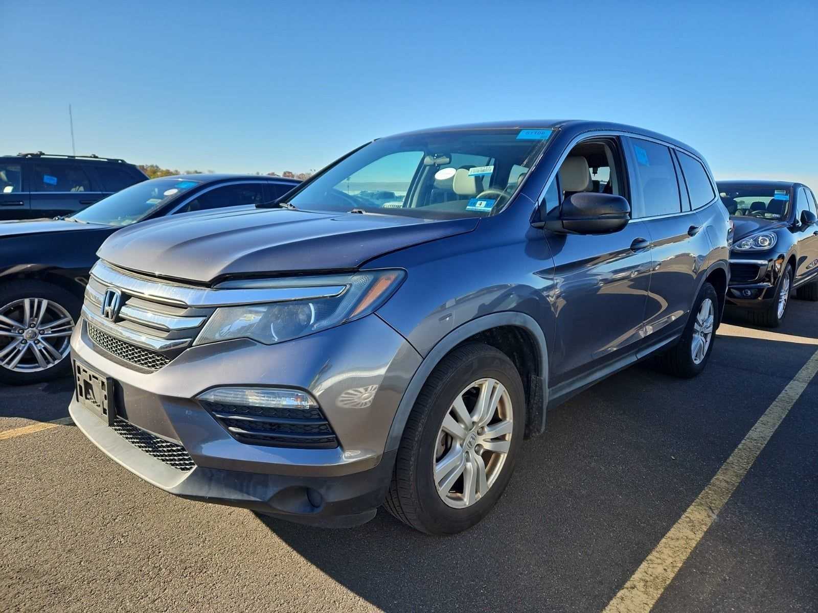 2016 Honda Pilot LX photo 2