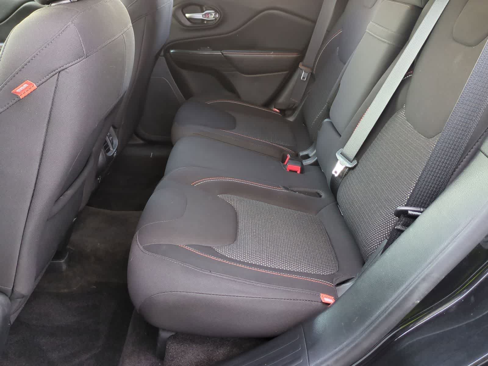 Thumbnail: 2016 Jeep Cherokee - 19